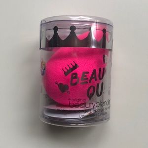 BRAND NEW NEVER USED BEAUTY BLENDER